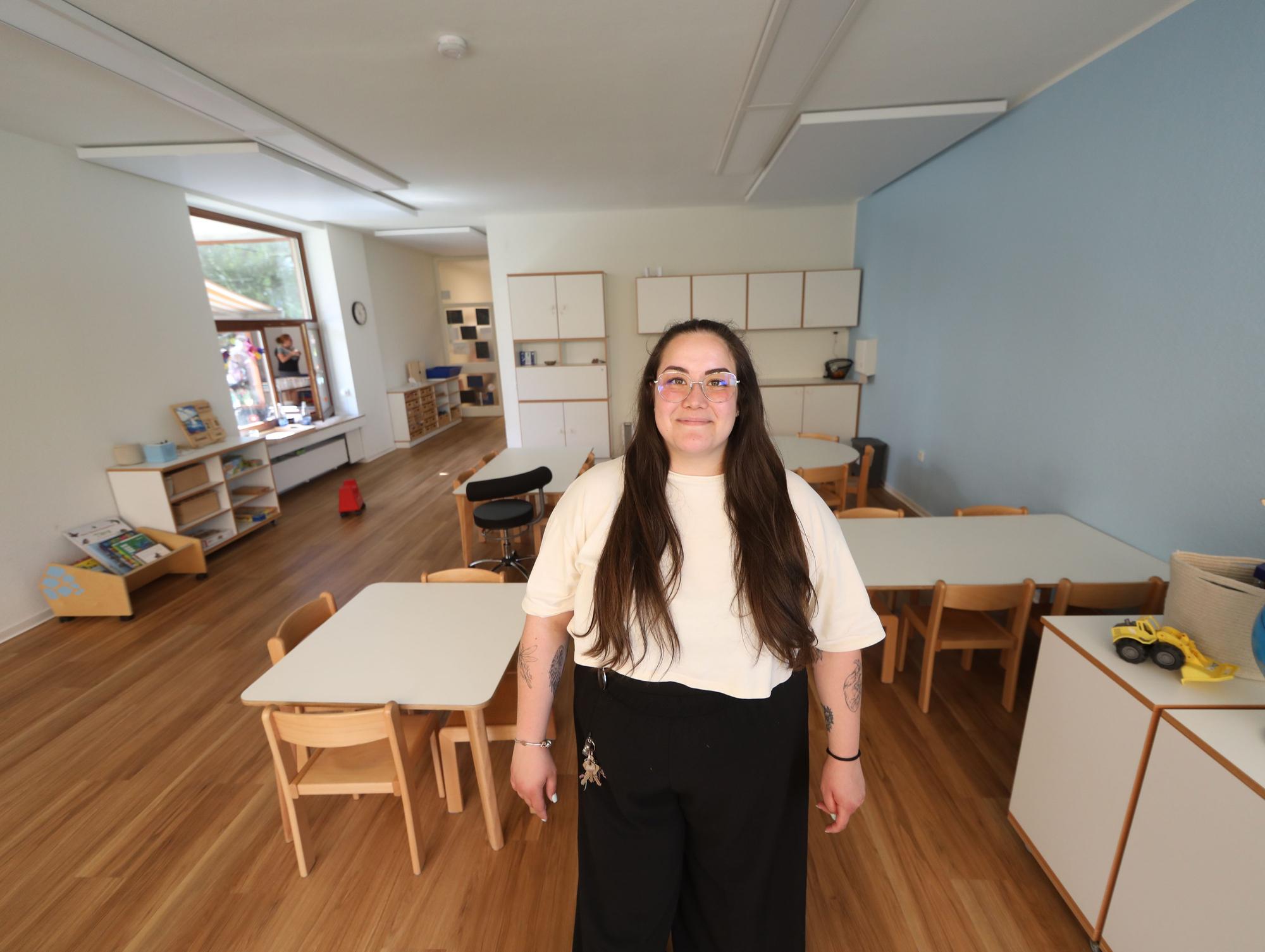 28.06.2024, Köln: Elisa Gigante ist Einrichtungsleitung in der Kita "Siedlungsstrolche". Die Kita sollte vor einem Jahr geschlossen werden, weil Köln-Kitas den Betrieb eingestellt hat. Die Awo übernahm kurzfristig. Foto: Arton Krasniqi