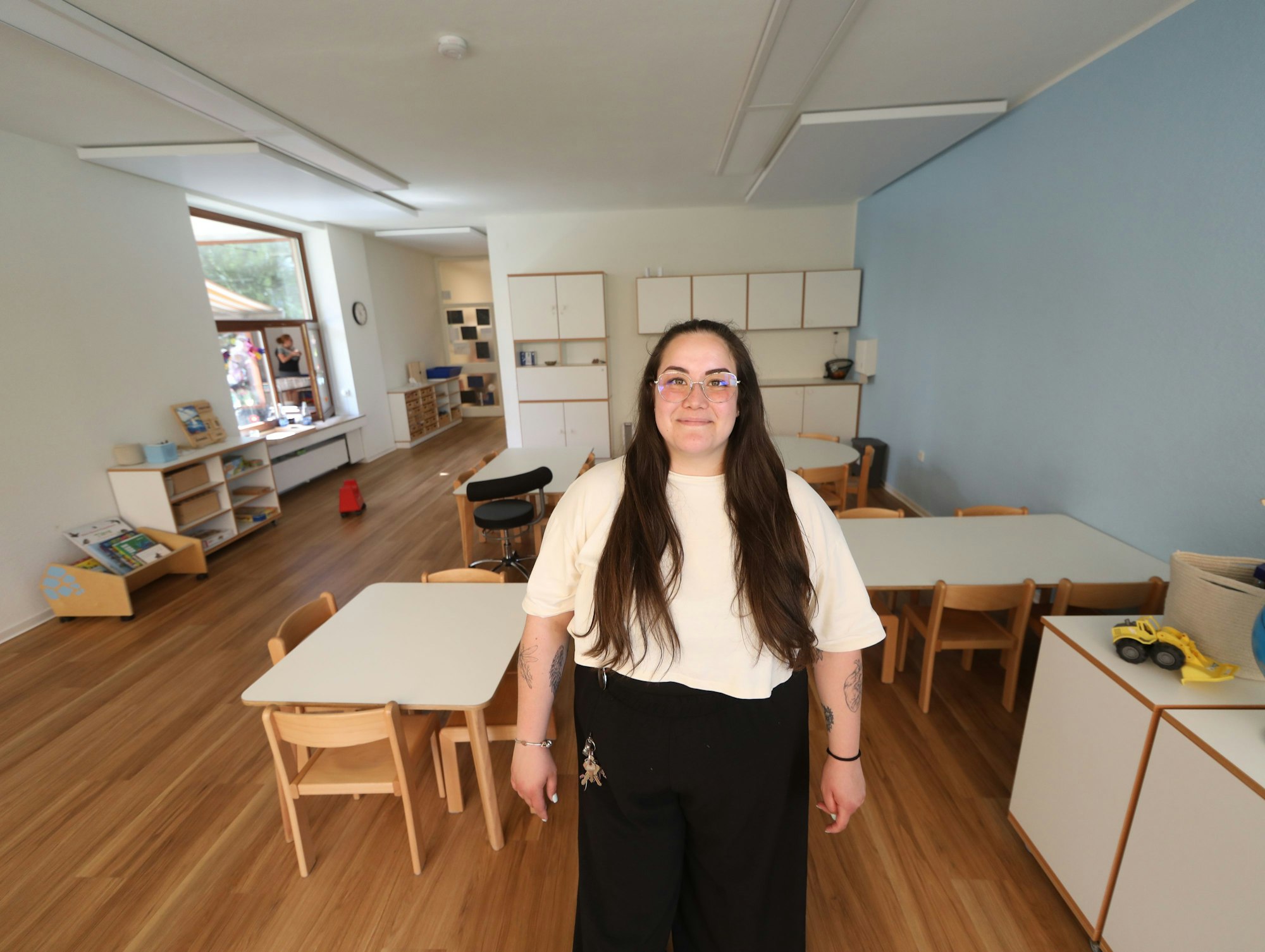 28.06.2024, Köln: Elisa Gigante ist Einrichtungsleitung in der Kita "Siedlungsstrolche". Die Kita sollte vor einem Jahr geschlossen werden, weil Köln-Kitas den Betrieb eingestellt hat. Die Awo übernahm kurzfristig. Foto: Arton Krasniqi