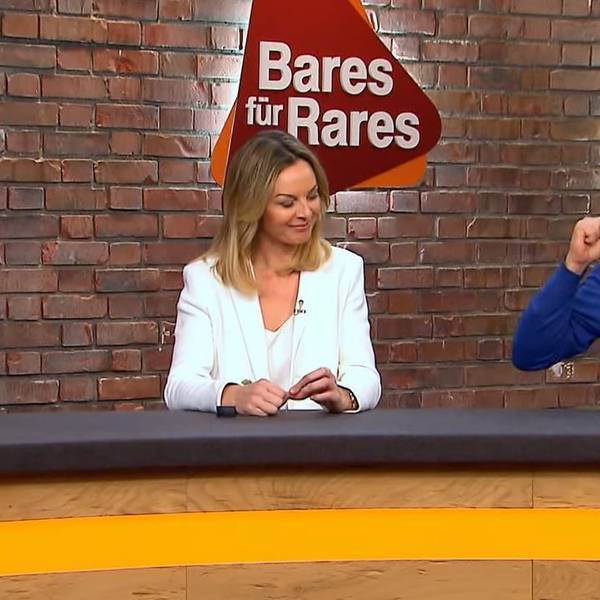 Das Collier aus Grevenbroich sorgte im Händlerraum bei „Bares für Rares“ für helle Begeisterung. Händlerin Susanne Steiger (l.) und Julian Schmitz-Avila lieferten sich ein Wettbieten.