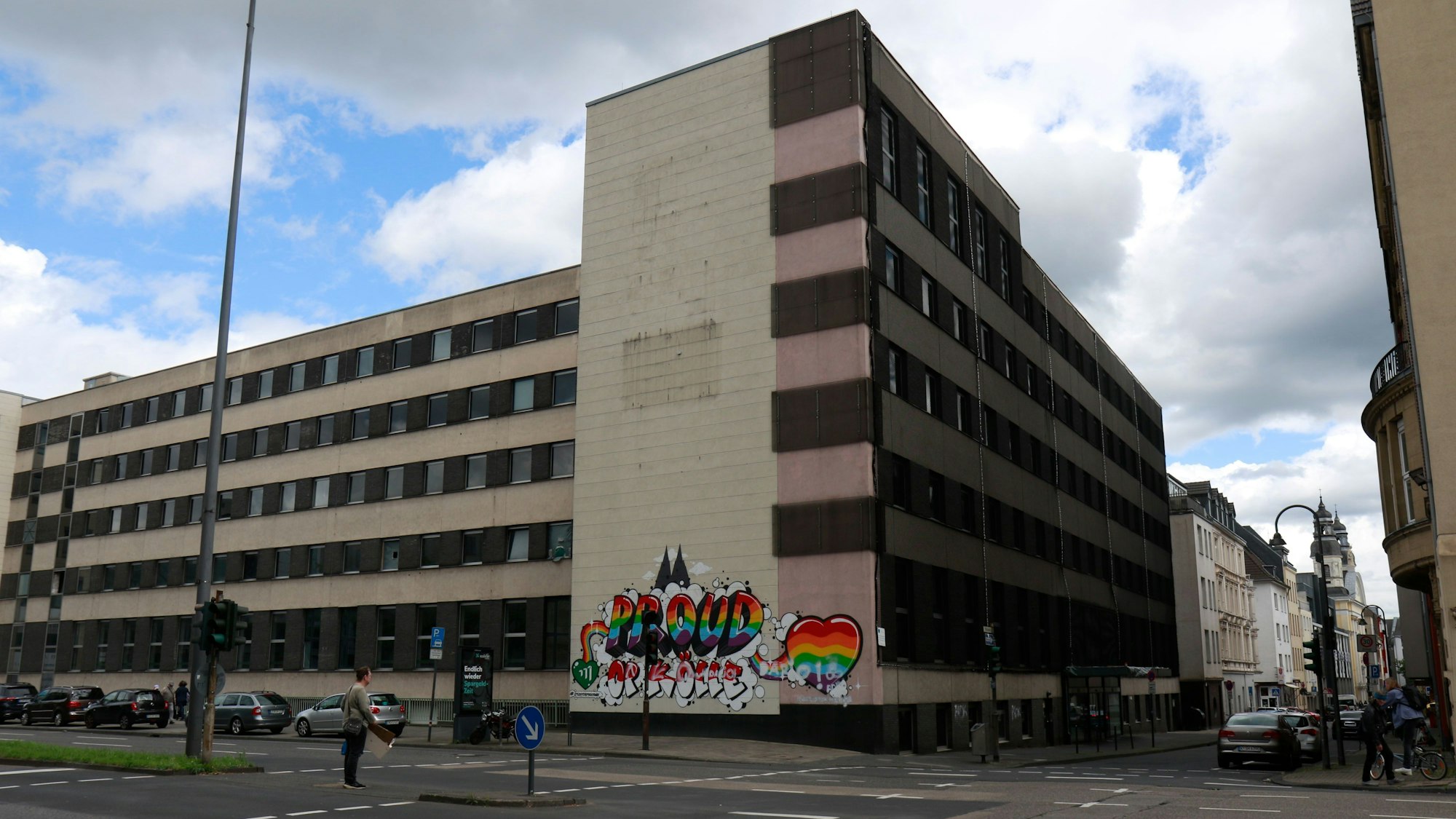 Art-Invest Real Estate will ein Gebäude an der Machabäerstraße revitalisieren. Der Immobilienentwickler spricht von „Refurbishment und Development“. Das 1927 gebaute und 1974 generalsanierte Bürogebäude (Machabäerstraße 19-27) wurde zuletzt von einer Versicherung genutzt.