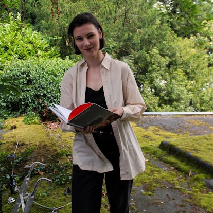 Unruly Readings-Mitorganisatorin Michaela Predeick kündigt für die Lesereihe auch Darbietungen im Garten der Stätte an.