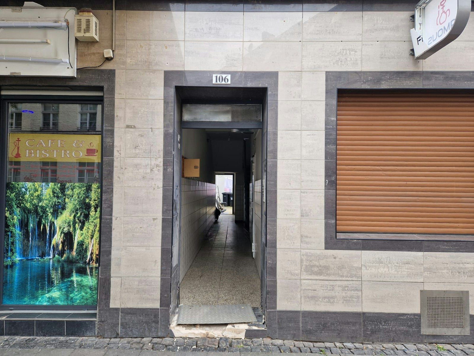 Das Wohnhaus auf der Keupstraße am Montag, zwei Tage nach der Explosion.