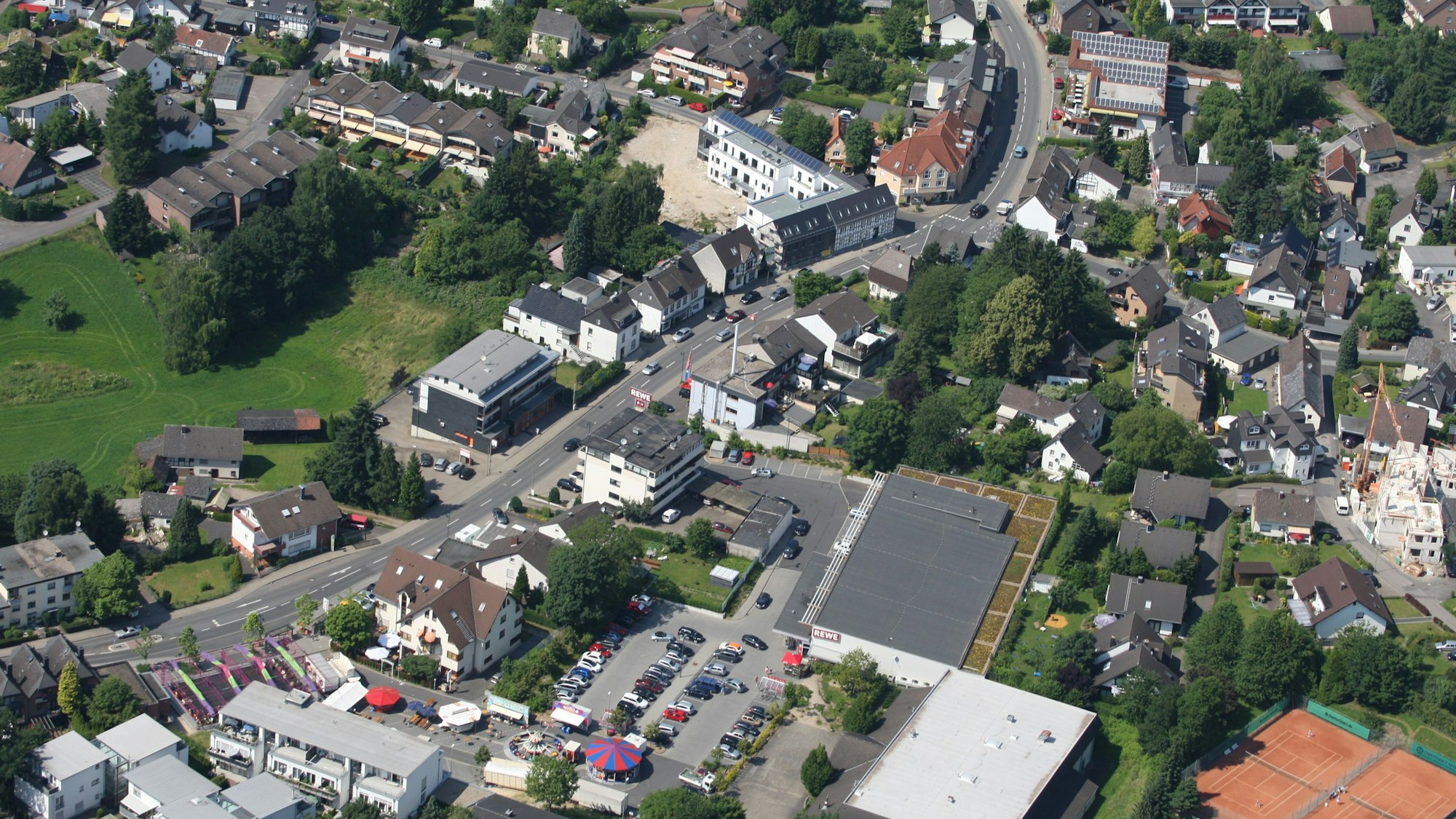 Wohnraum in Rösrath-Forsbach ist teuer und schwer zu finden. Daher sorgt die mögliche Nutzung einer Doppelhaushälfte als Flüchtlings-Unterkunft für Diskussionen.