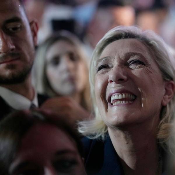 Freude bei Marine Le Pen und ihren Anhängern: Die Rechtsextremen liegen nach der Wahl in Frankreich vorne.