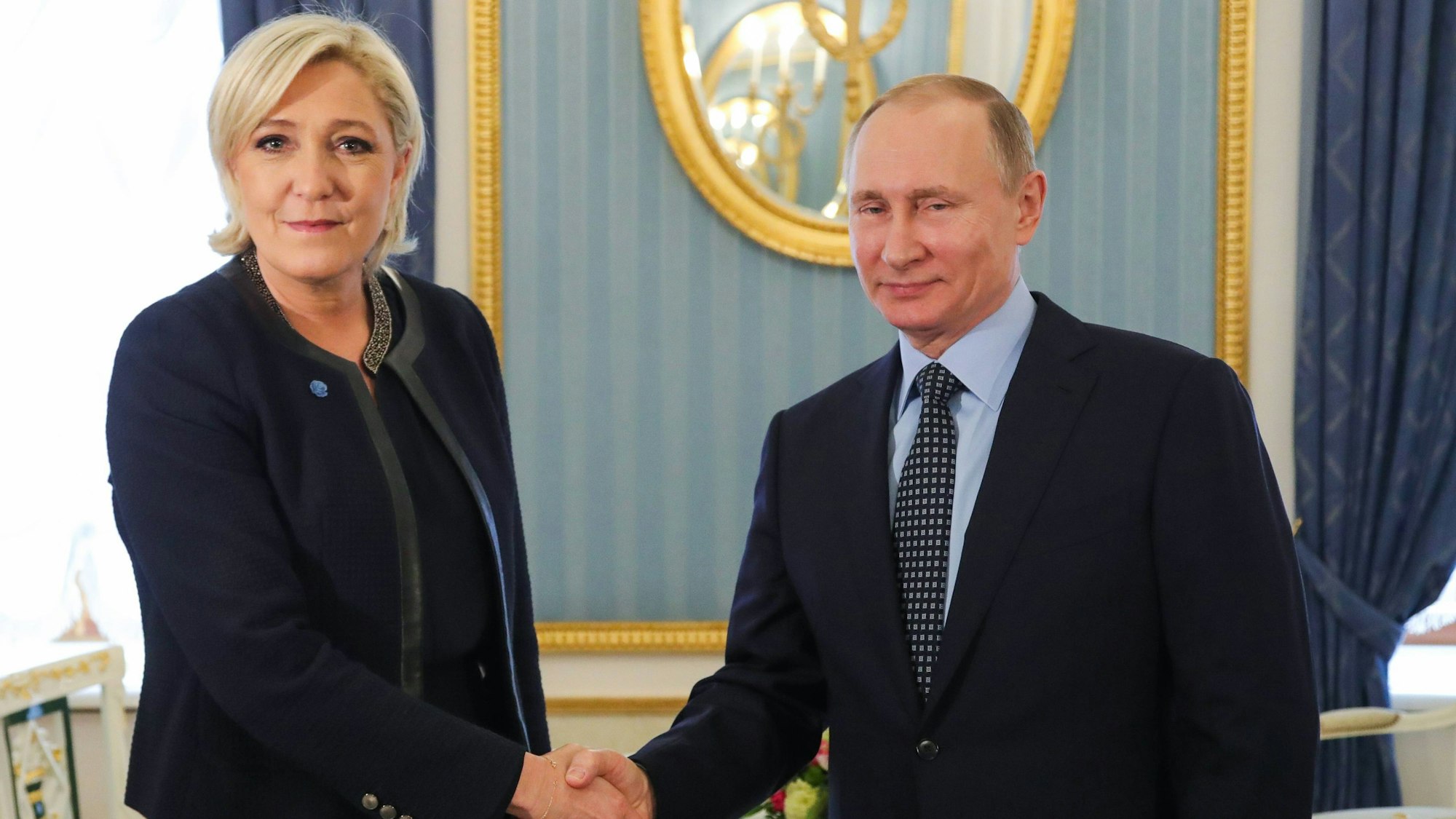 Die rechtsextreme französische Politikerin Marine Le Pen spricht nach der Veröffentlichung von Hochrechnungen.