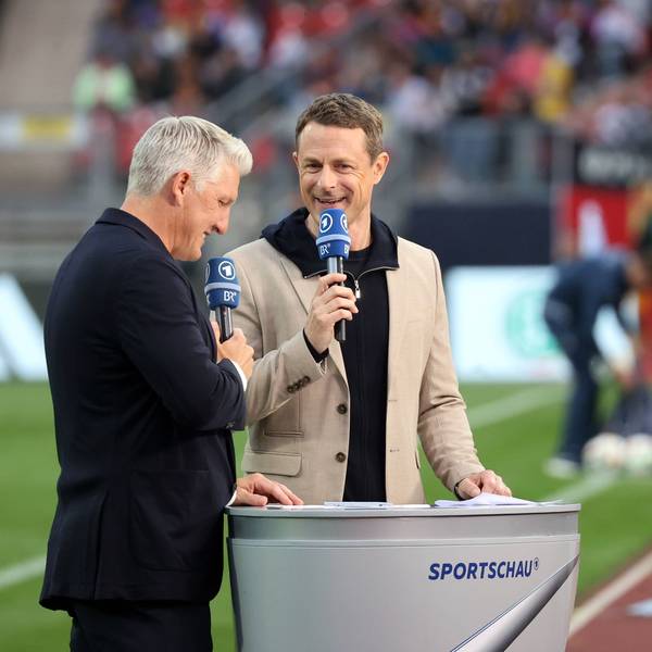 Alexander Bommes moderiert während der EM für die ARD, Bastian Schweinsteiger fungiert als Experte. (Archivbild)