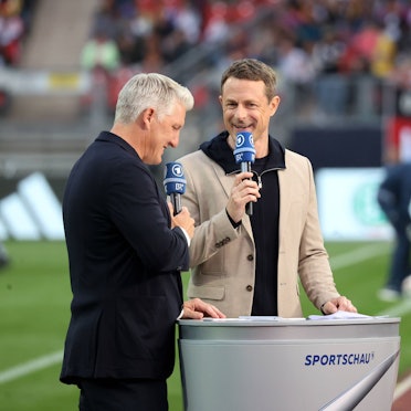 Alexander Bommes moderiert während der EM für die ARD, Bastian Schweinsteiger fungiert als Experte. (Archivbild)