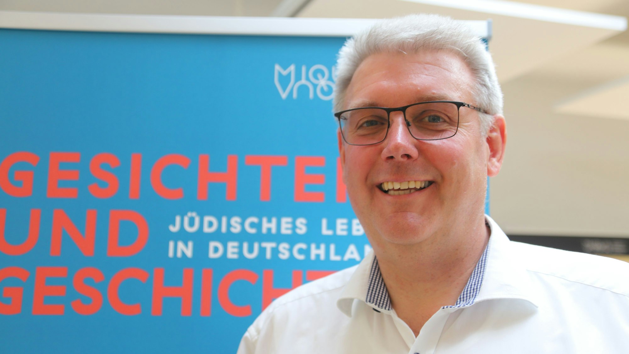 Dr. Michael Käufer hat das Angebot in die Bibliothek der Europaschule geholt.