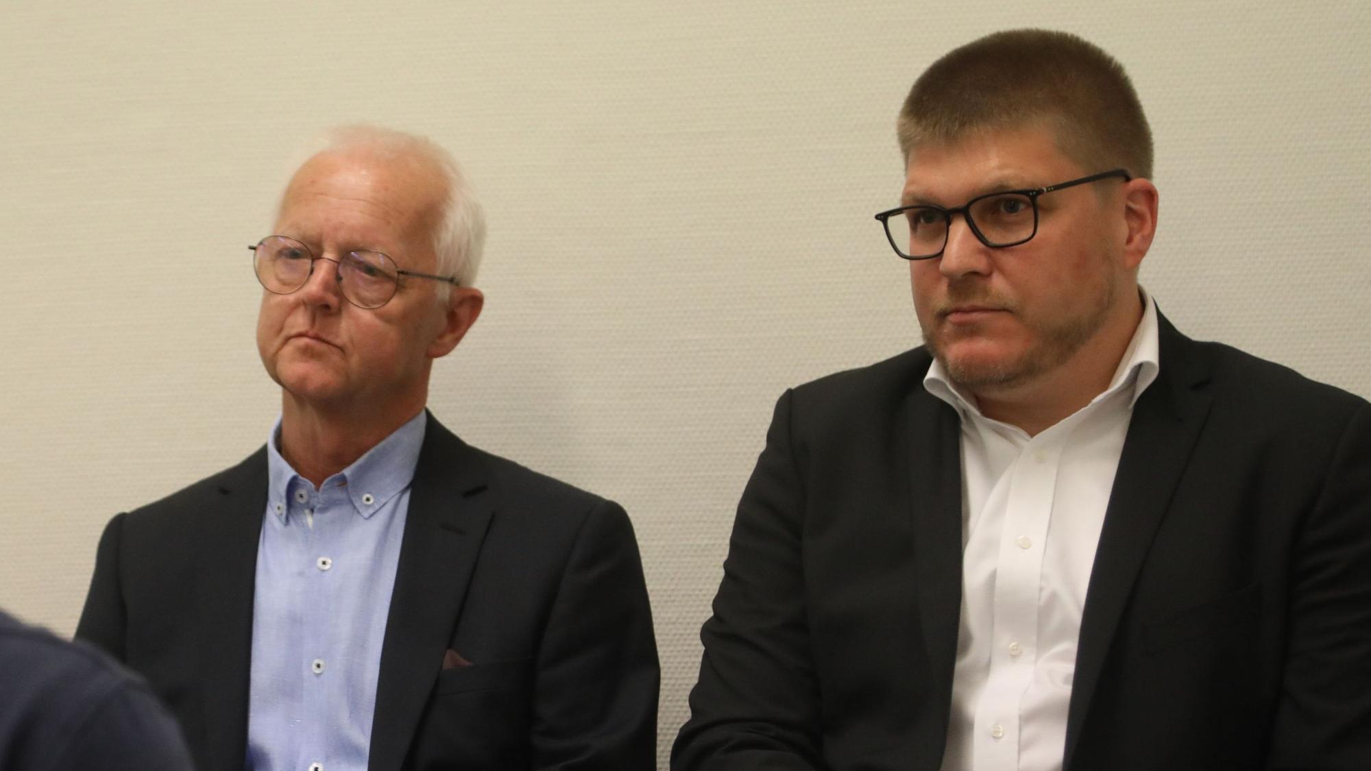 Die Kirchenrechtsprofessoren Norbert Lüdecke (Universität Bonn, links) und Bernhard Sven Anuth (Uni Tübingen) im Landgericht Köln.