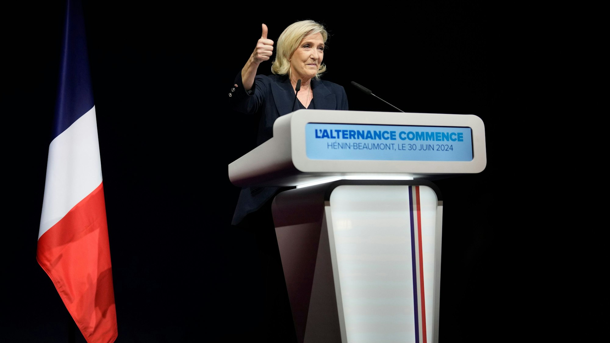 Die rechtsextreme französische Politikerin Marine Le Pen. In der ersten Runde der vorgezogenen Parlamentswahl in Frankreich liegt das rechtsnationale Rassemblement National vorn.