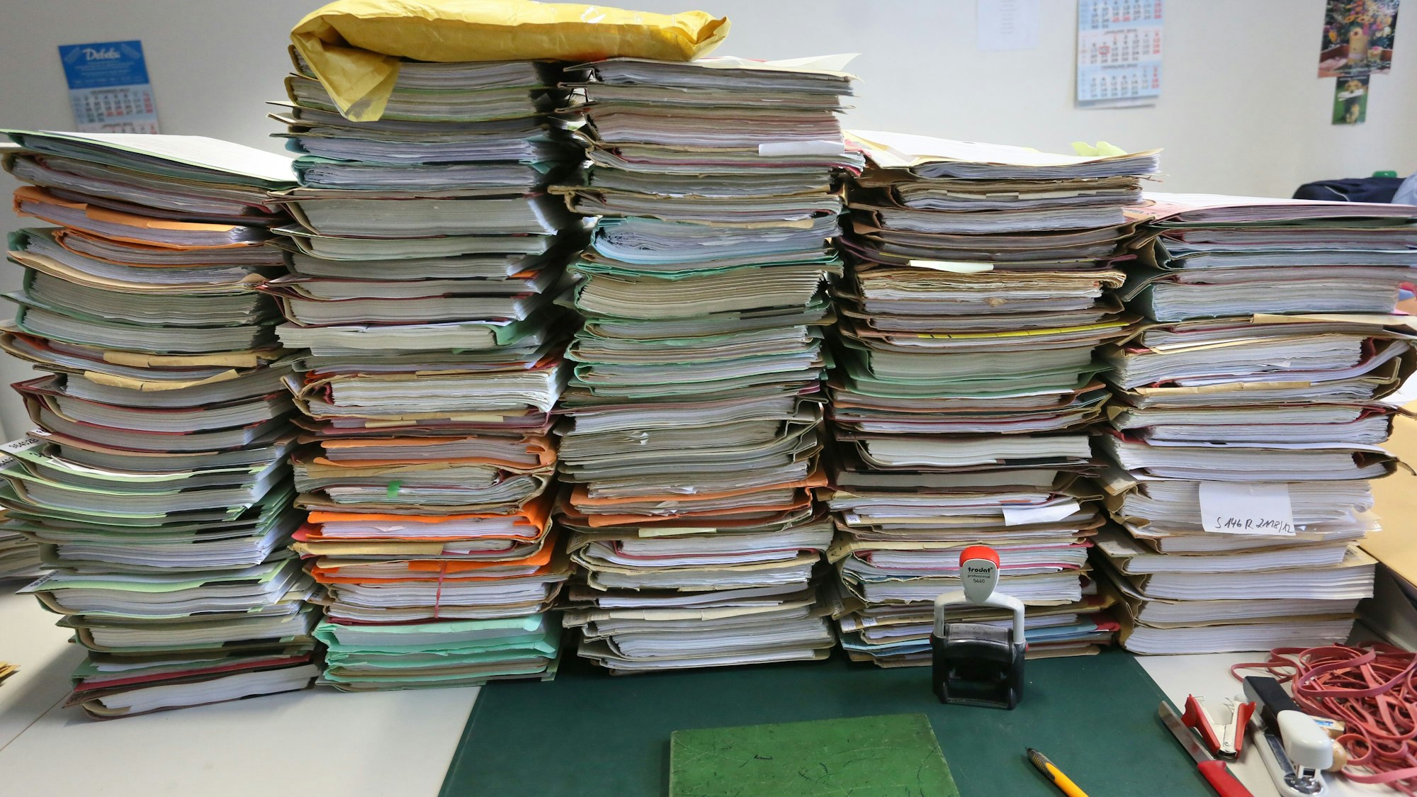 Die Bergisch Gladbacher Verwaltung will ihre Akten scannen und digitalisieren.