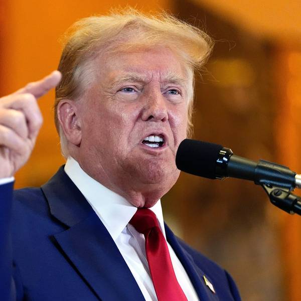 Donald Trump spricht während einer Pressekonferenz im Trump Tower.