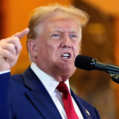 Donald Trump spricht während einer Pressekonferenz im Trump Tower.