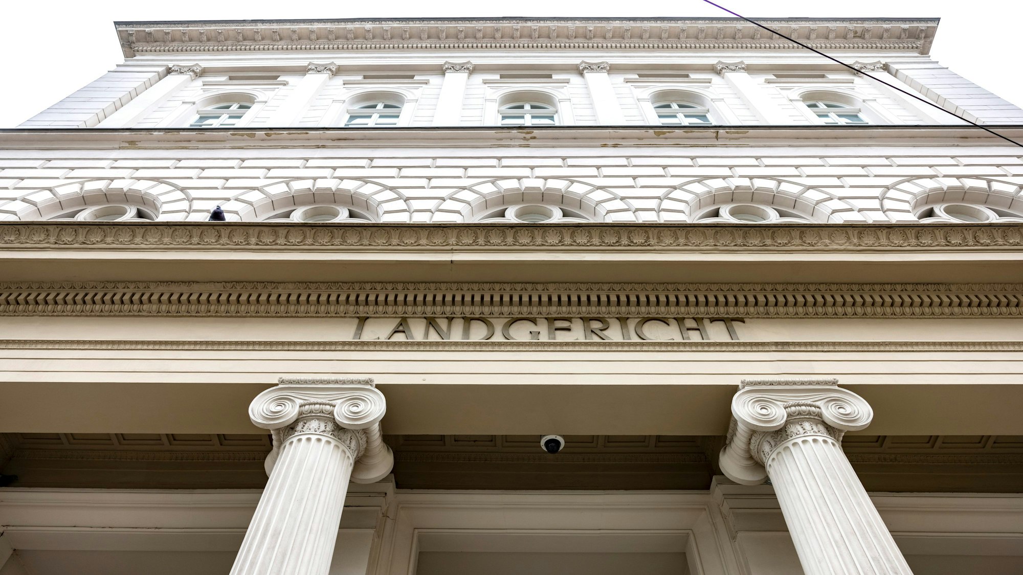 ARCHIV - 19.06.2024, Nordrhein-Westfalen, Bonn: Blick auf das Landgericht in Bonn.