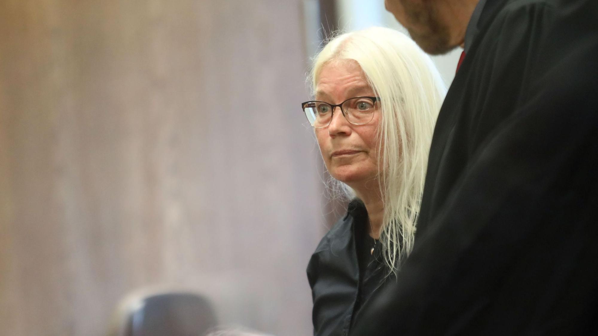 Auftakt Zivilprozess vor dem Landgericht Köln: Missbrauchsopfer Melanie F. fordert 850.000 Euro Schmerzensgeld vom Erzbistum Köln.