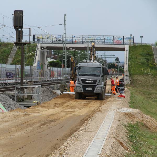 Wegen des Ausbaus der Linie S13 kommt es auf der Bahnstrecke zwischen Troisdorf und Bonn erneut zu Streckensperrungen.
