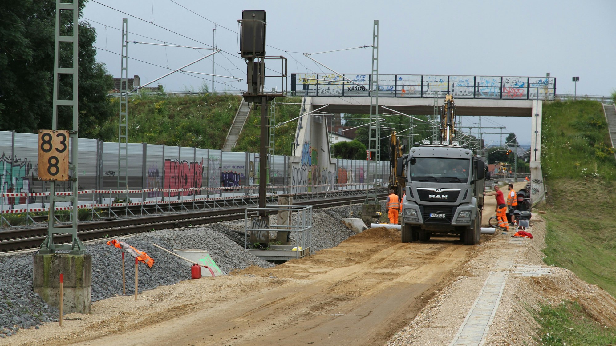 Bauarbeiten für die S13 zwischen Troisdorf Bonn-Oberkassel bei Sankt Augustin Menden sind zu sehen.