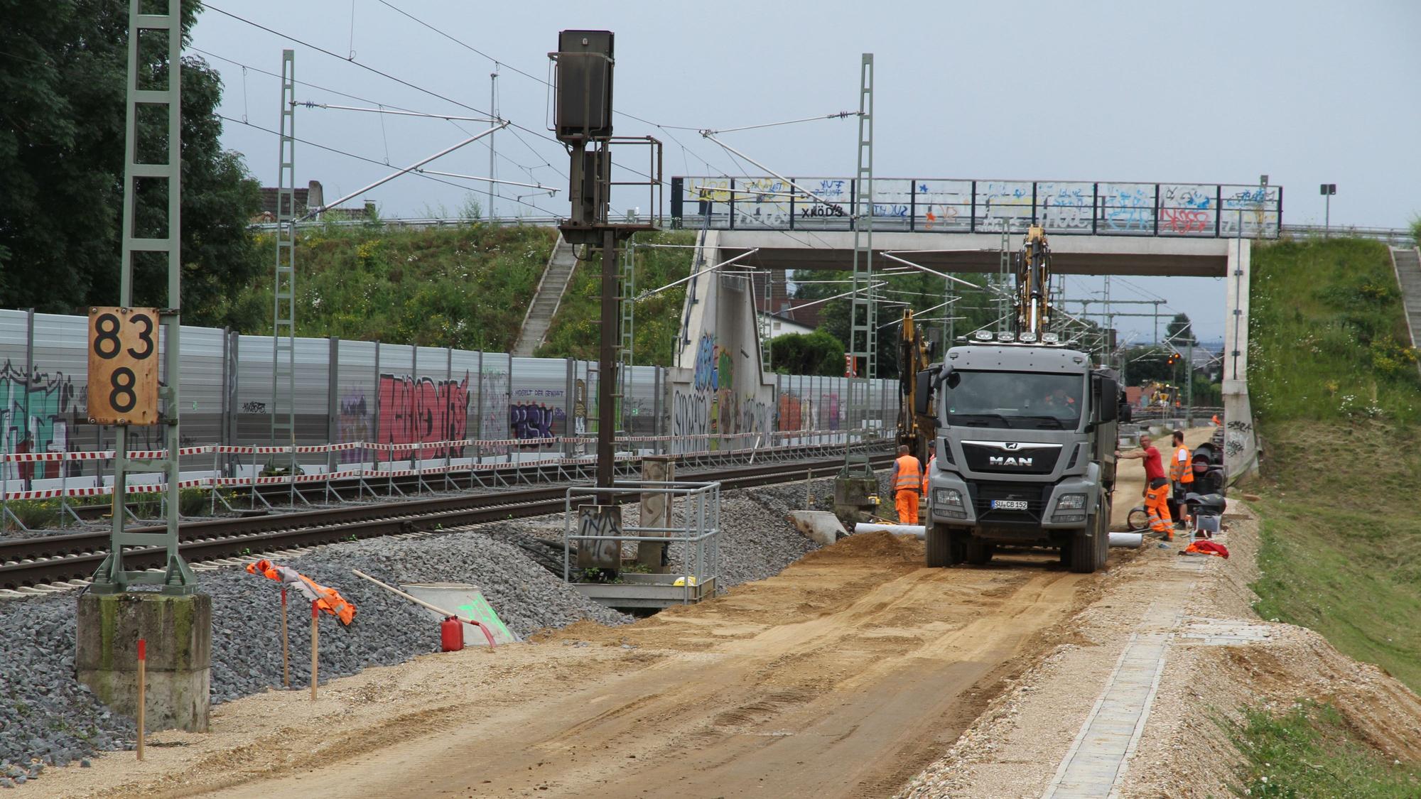 Wegen des Ausbaus der Linie S13 kommt es auf der Bahnstrecke zwischen Troisdorf und Bonn erneut zu Streckensperrungen.