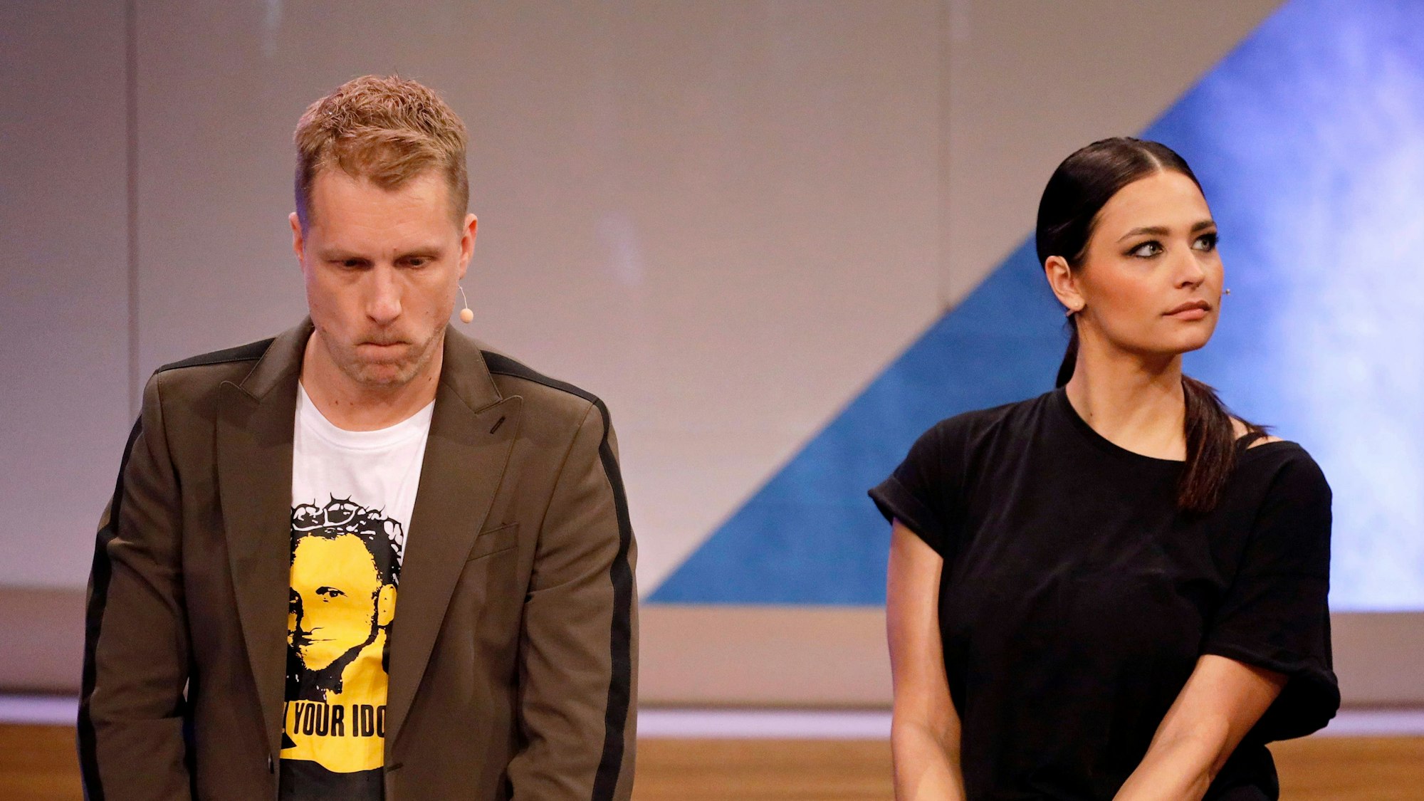 Entertainer Oliver Pocher mit Ehefrau Amira Pocher in der RTL-Live-Show „Pocher vs. Wendler – Schluss mit lustig“ in den NOBEO Studios.