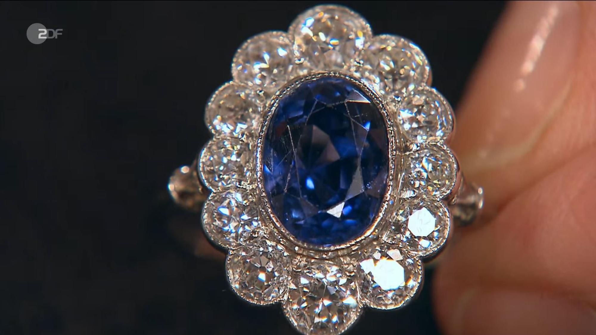 Der Ring aus Stolberg mit großem Saphir in der Mitte sorgte bei „Bares für Rares“ für Furore.