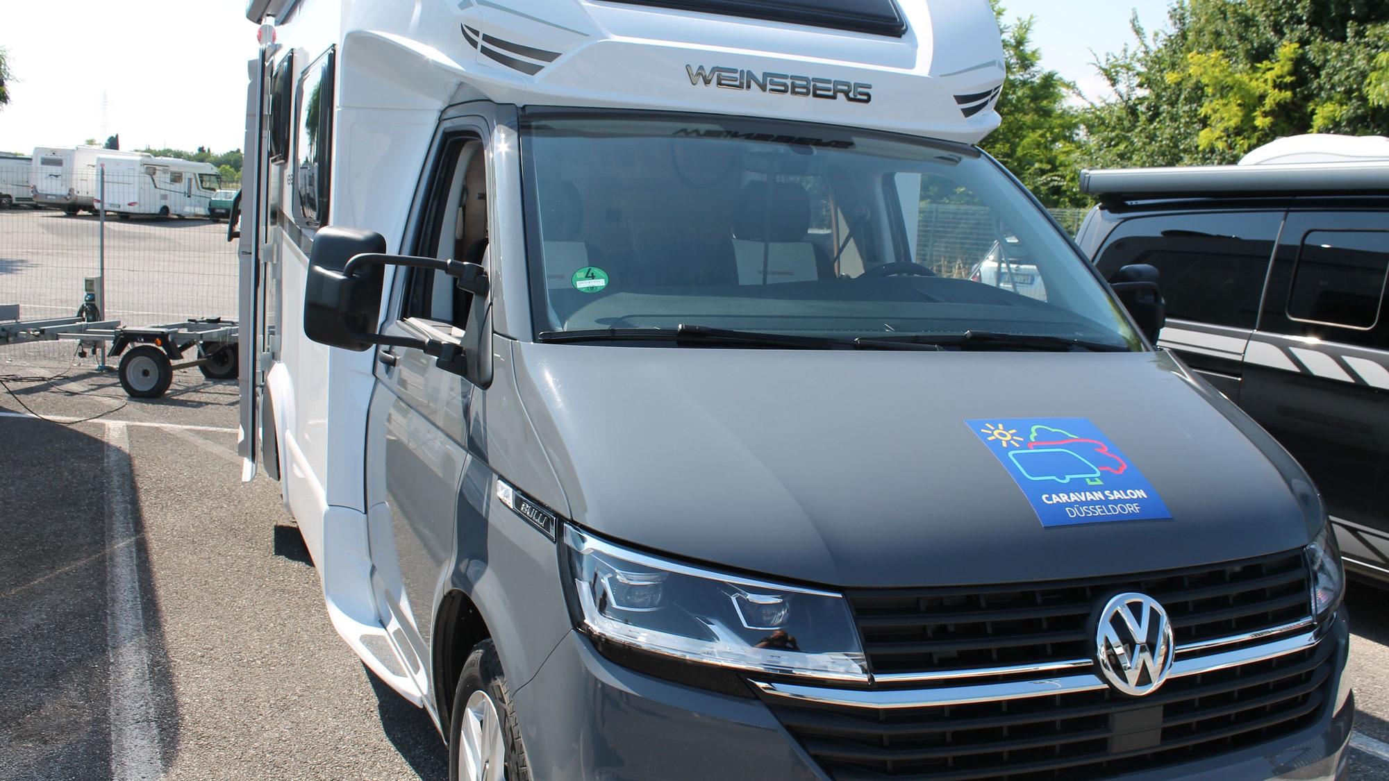 Teilintergriertes Wohnmobil auf Basis eines VW-Busses