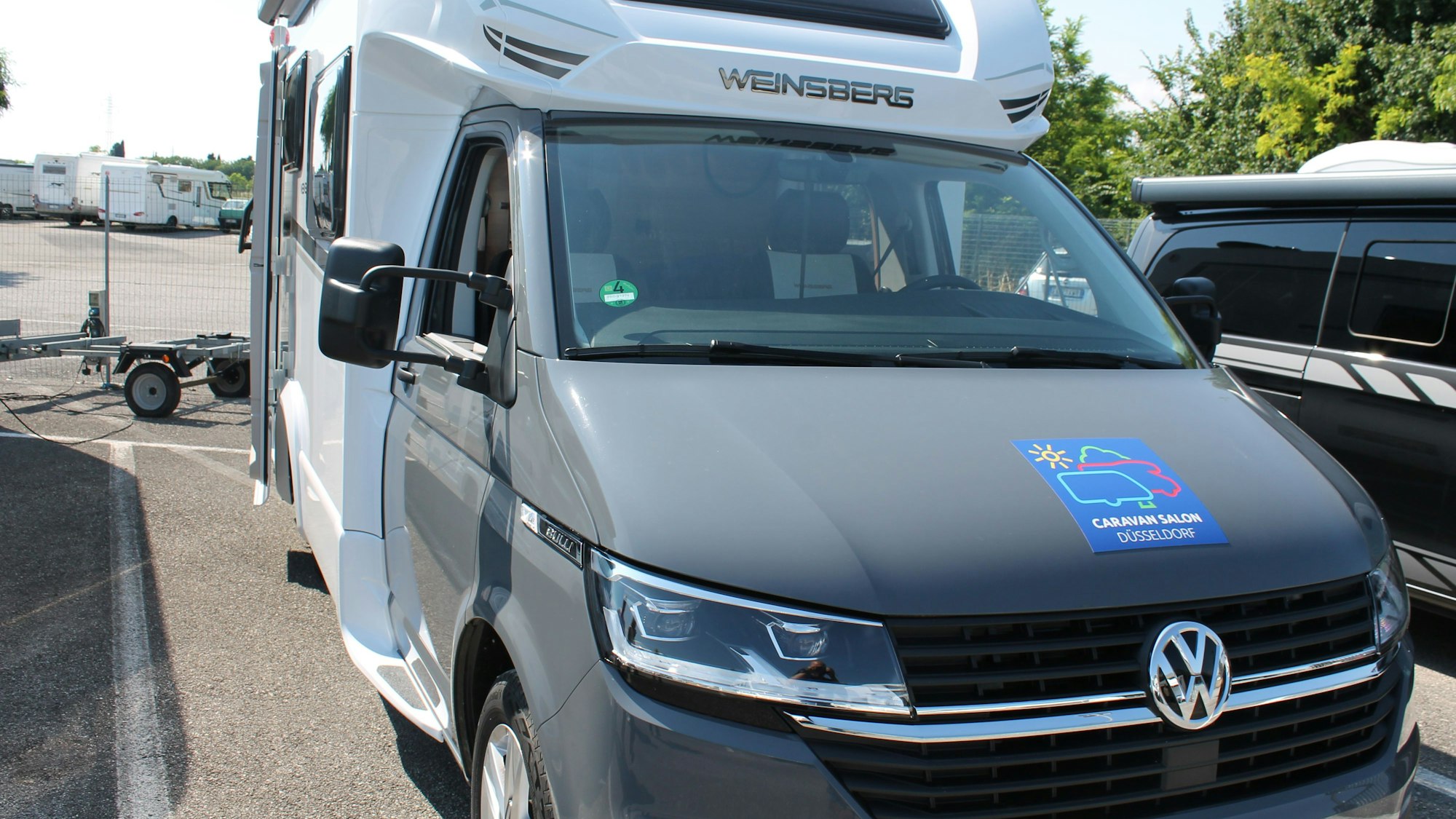 Teilintergriertes Wohnmobil auf Basis eines VW-Busses