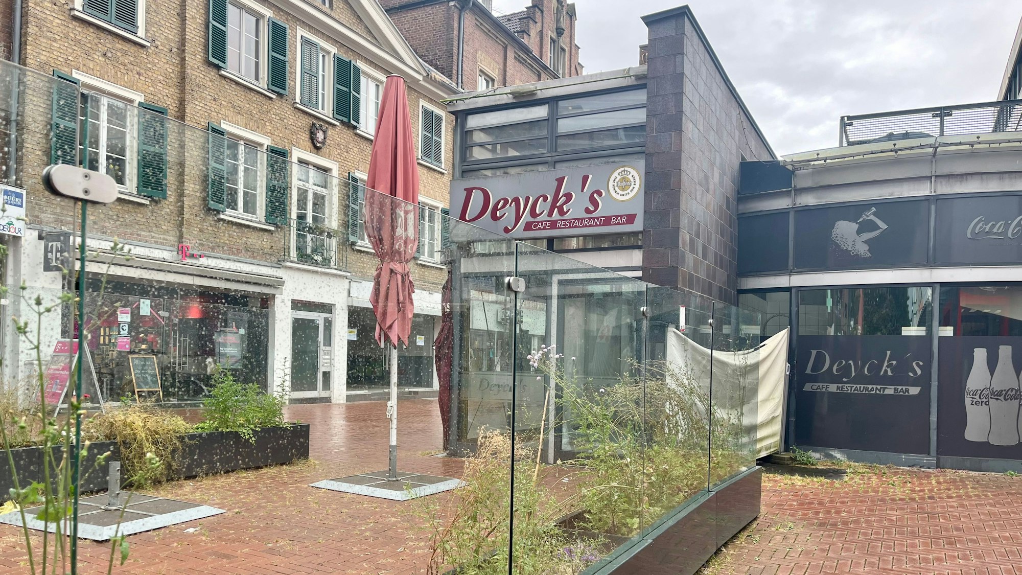 Am Beispiel des ehemaligen Café Deyck’s in der Opladener Fußgängerzone zeigt sich das ganze Dilemma, in dem die Politik in Leverkusen derzeit steckt.