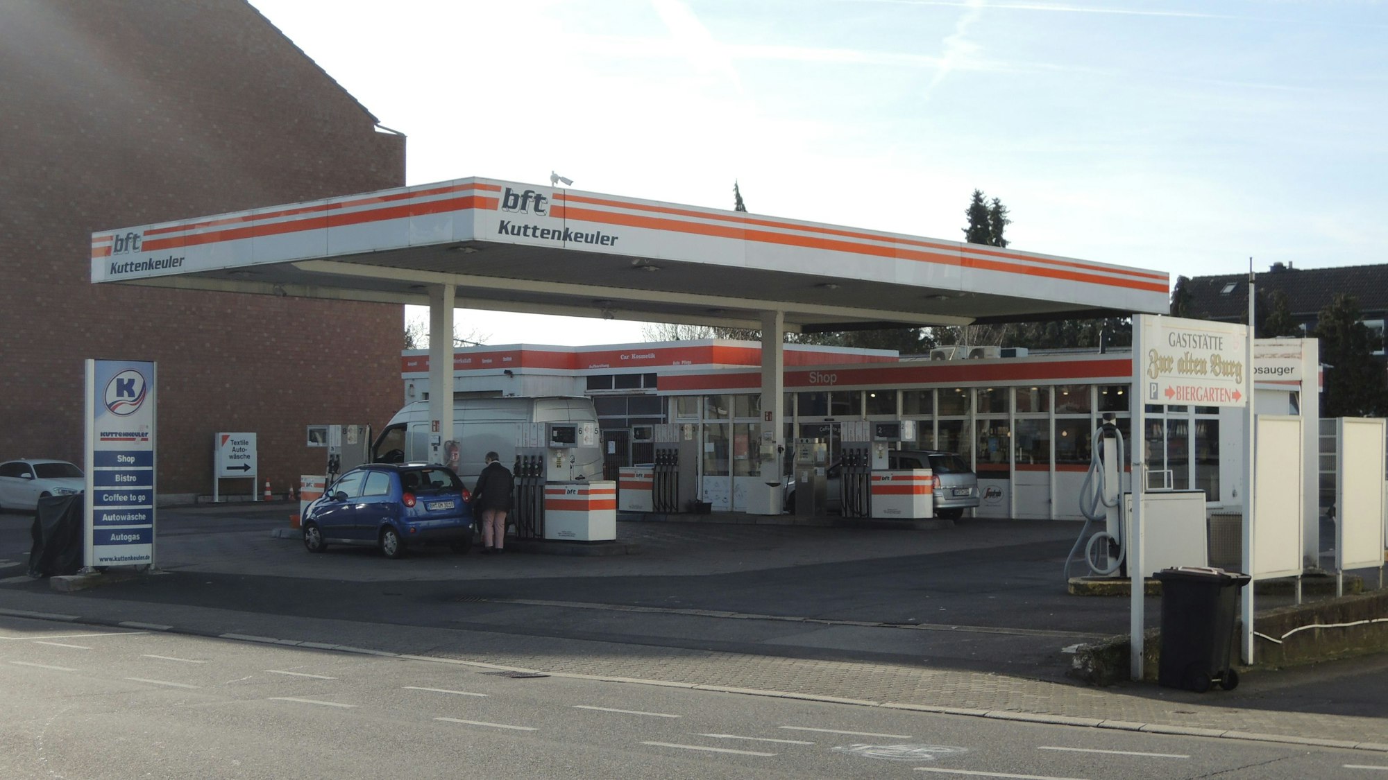 Das Bild zeigt eine Tankstelle in Kerpen.
