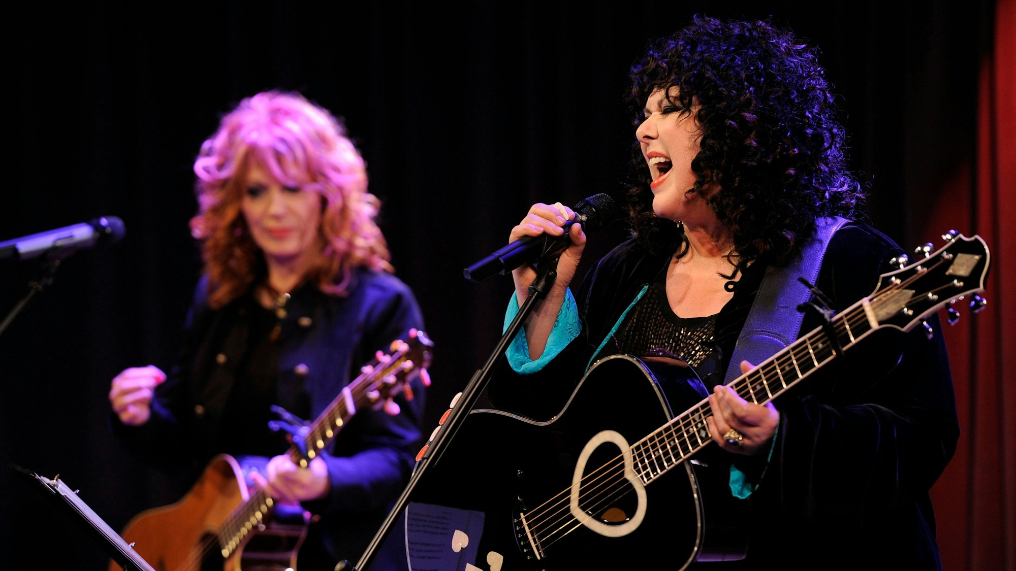 Nancy Wilson und ihre Schwester Ann Wilson sind die Frontfrauen von Heart.