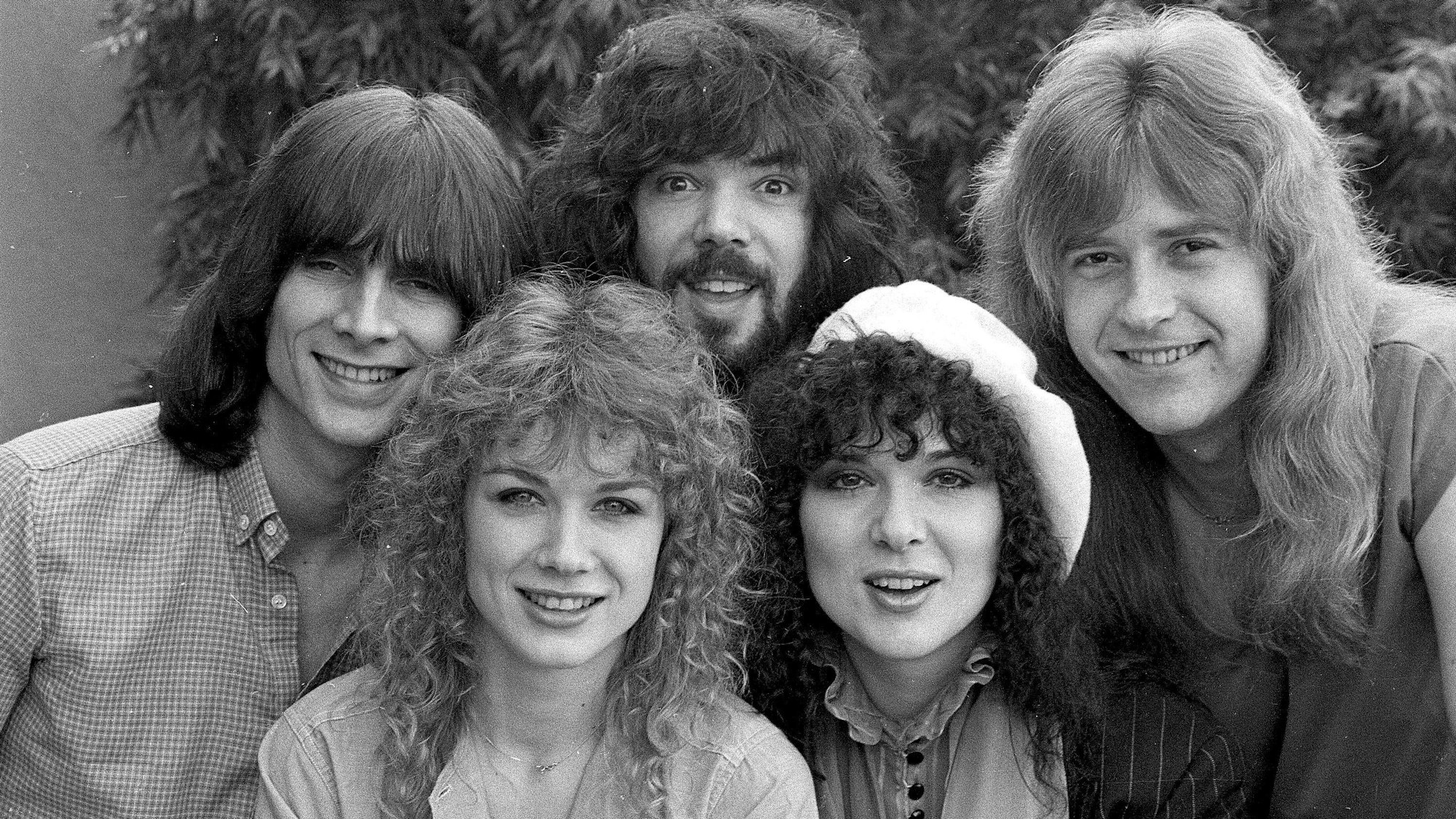 Die Band Heart in den frühen 1980er Jahren. Nancy Wilson und Ann Wilson sieht man vorne.