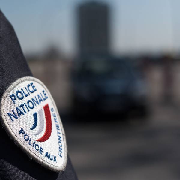 Ein Beamter der französischen Nationalpolizei.