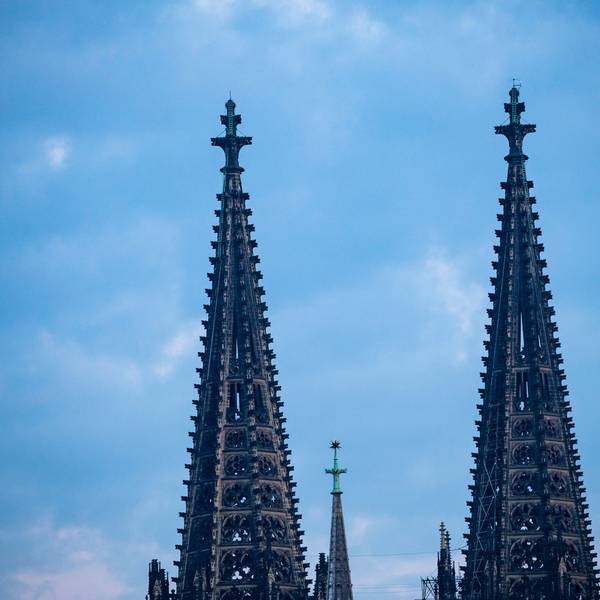 Blick auf die Spitzen des Kölner Doms