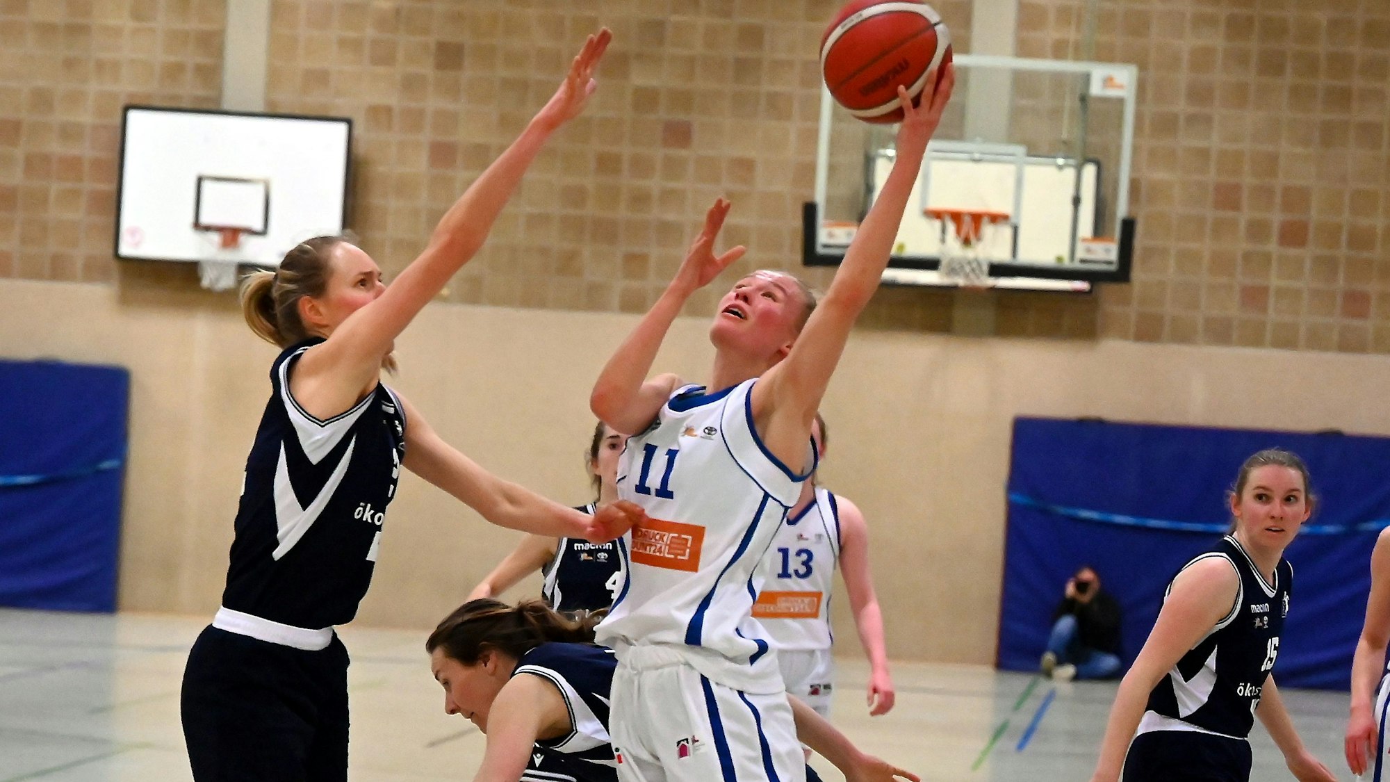 08.04.2023, Basketball-BBZ Opladen-USC Freiburg 2
vorne rechts: Leonie Schütter (BBZ)
Foto: Uli Herhaus