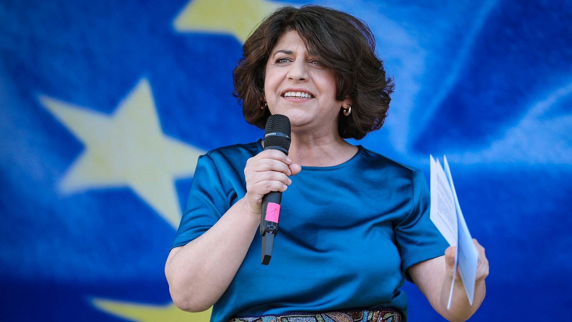 NRW-Landtagsvizepräsidentin Berivan Aymaz bei einer Wahlkampfveranstaltung der Grünen in Köln. (Archivbild)