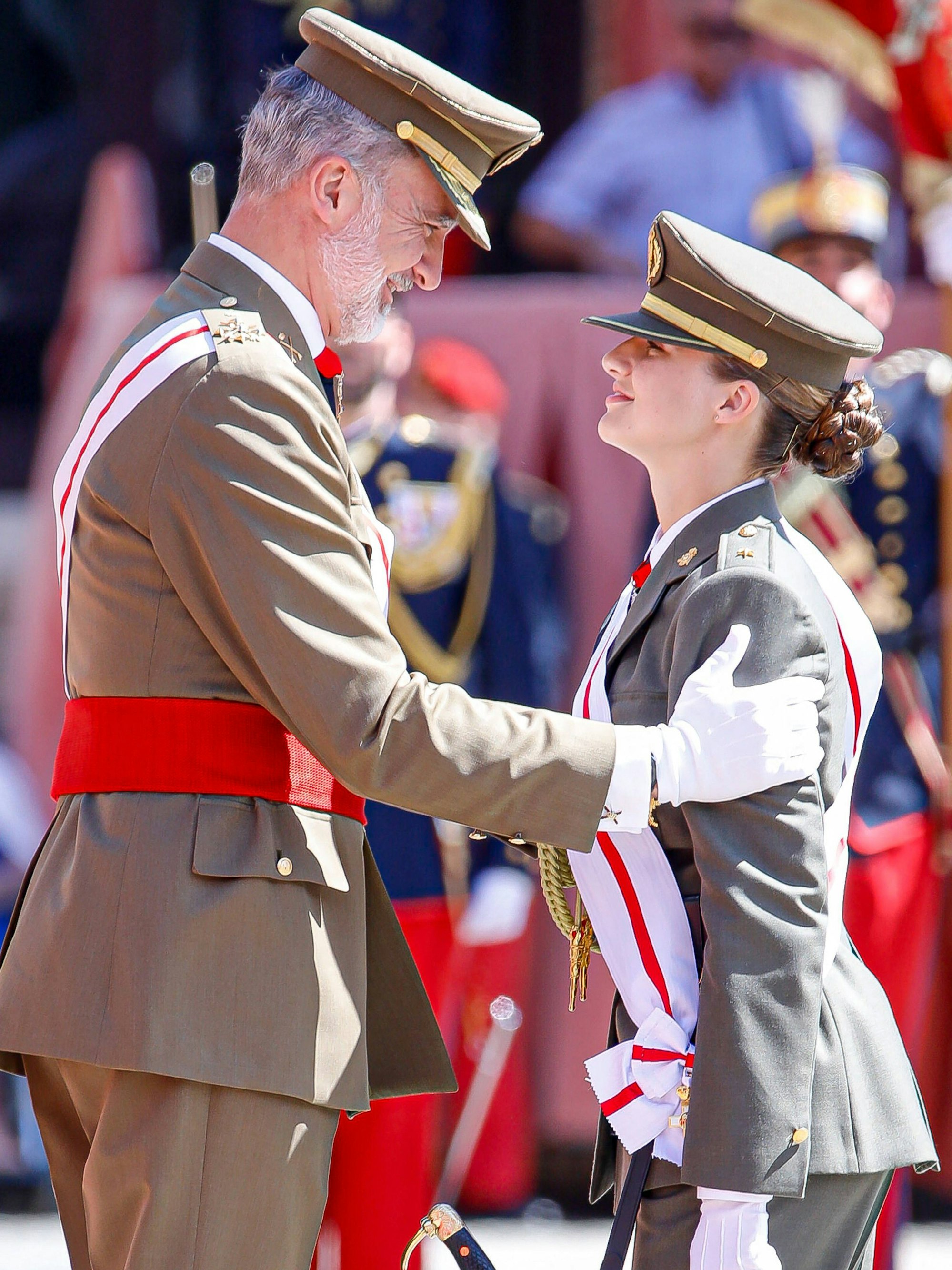 König Felipe ehrt die Prinzessin von Asturien.