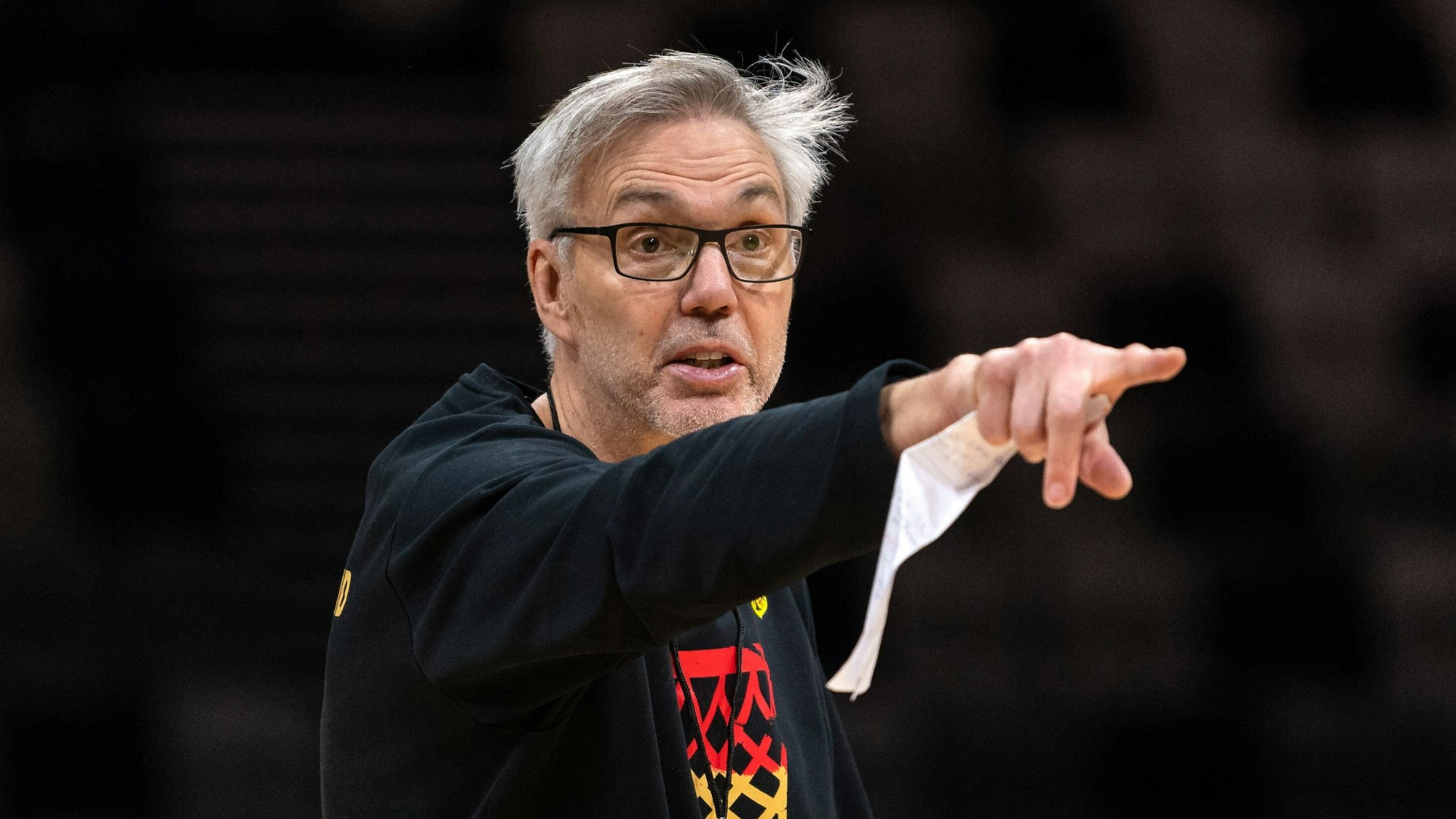 Basketball Nürnberg 25.11.2021 Saison 2021 / 2022 FIBA World Cup Qualifiers Deutschland GER - Estland EST Training shootaround Gordon Herbert Deutschland, Bundestrainer *** Basketball Nuremberg 25 11 2021 Season 2021 2022 FIBA World Cup Qualifiers Germany GER Estonia EST Training shootaround Gordon Herbert Germany, national coach