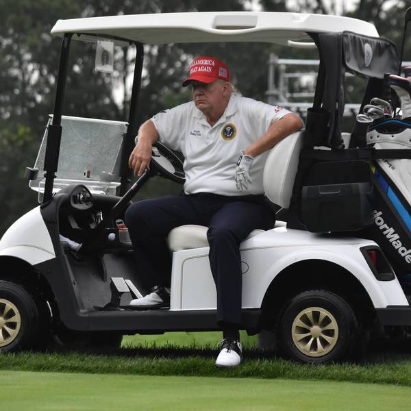 Donald Trump äußert sich auf einem Golfplatz zum Präsidentschaftswahlkampf. (Archivbild)