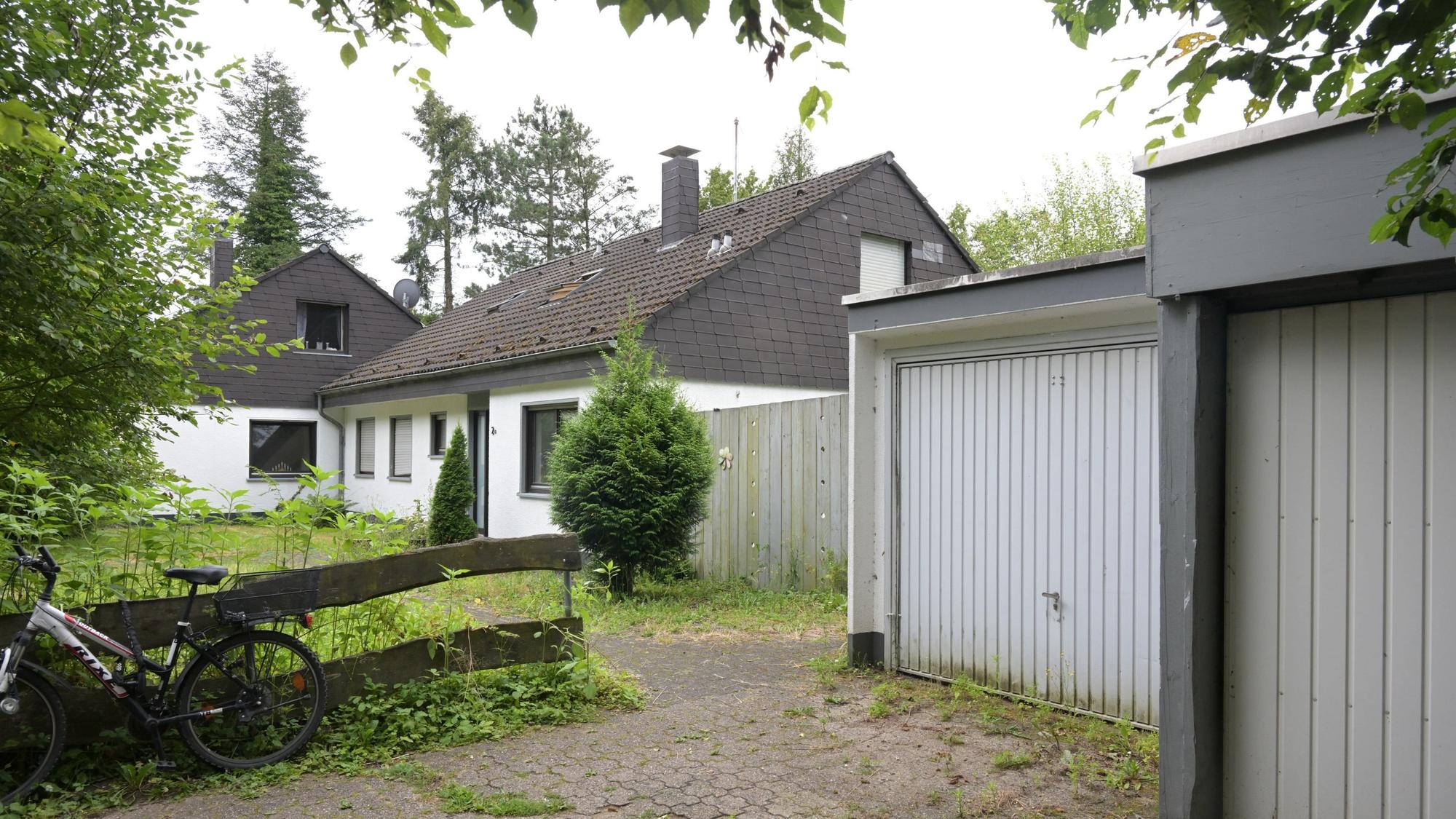 Das Foto zeigt Wohnhäuser, die für den Neubau abgebrochen werden.