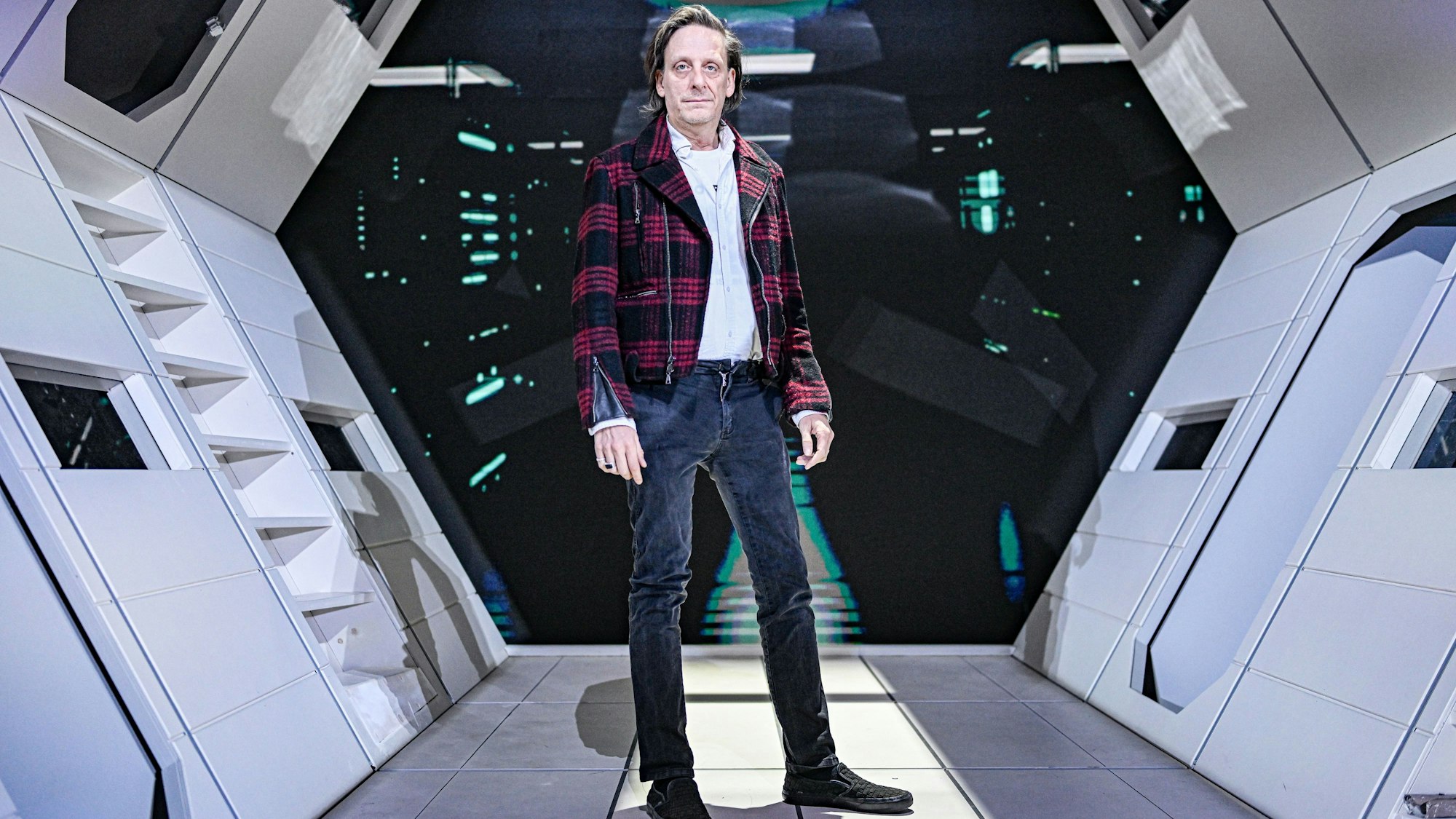 Regisseur Kay Voges am Berliner Ensemble für die Uraufführung von RCE#RemoteCodeExecution nach dem jüngsten Roman von Sibylle Berg , fotografiert am 22.04.2024 in Berlin.