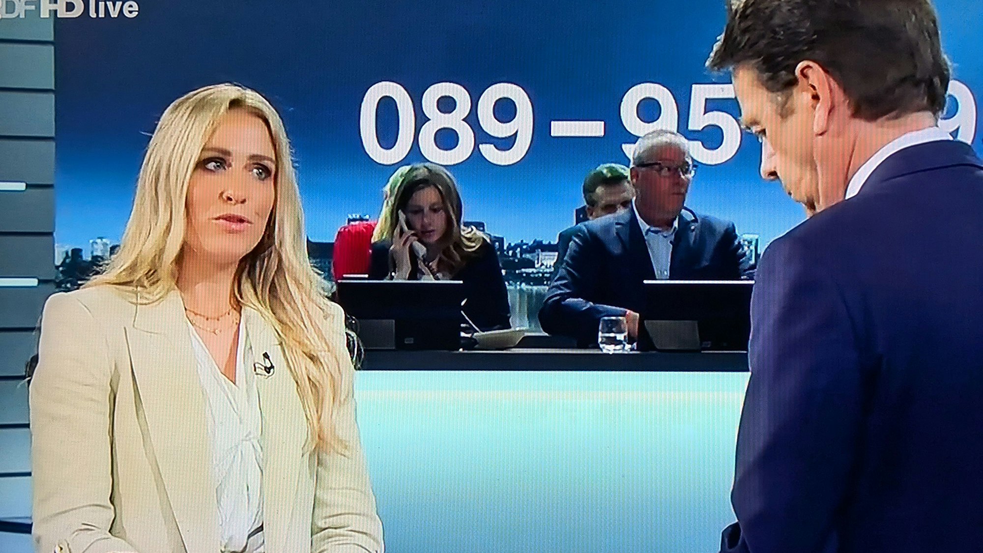 Christina Specht im Gespräch mit Rudi Cerne.