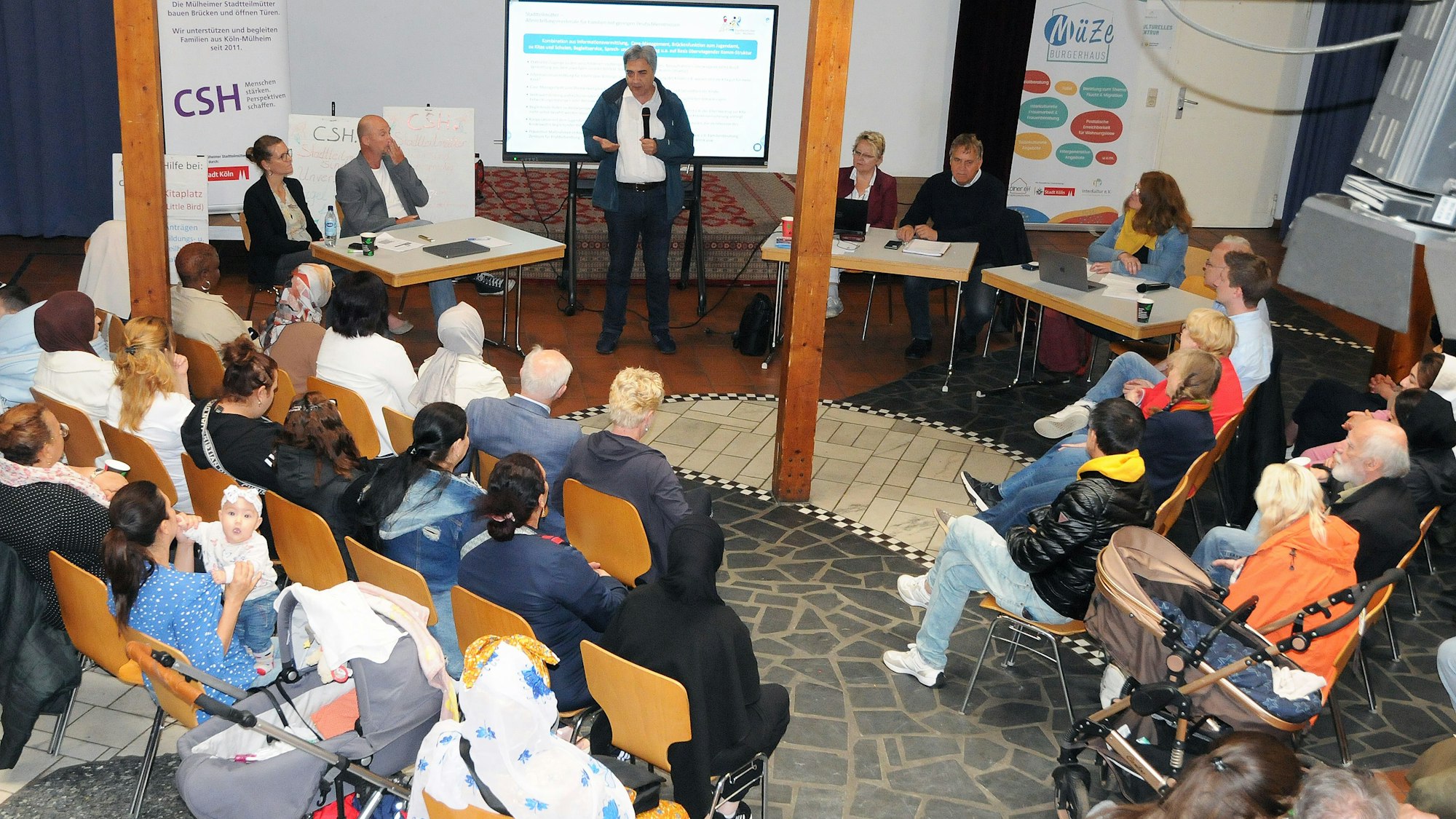 Die Stadtteilmütter Mülheim kämpfen für eine langfristige Finanzierung. Dafür wurden die Ergebnisse einer Evalution im Bürgerhaus MüZe vorgestellt.