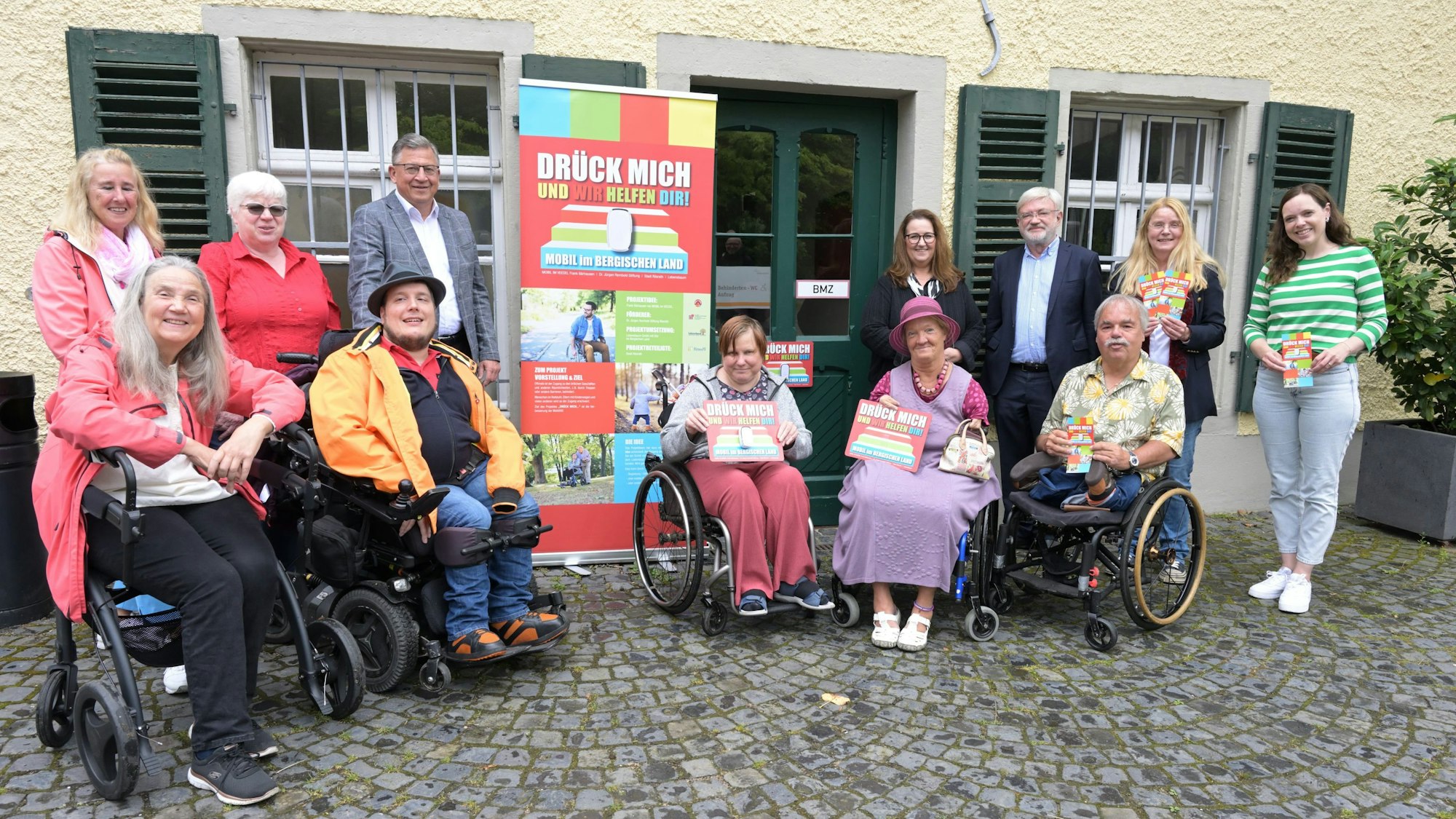 Funkklingeln sollen Menschen mit Behinderung in Rösrath helfen, Barrieren zu überwinden. Die Rembold-Stiftung förderte das.