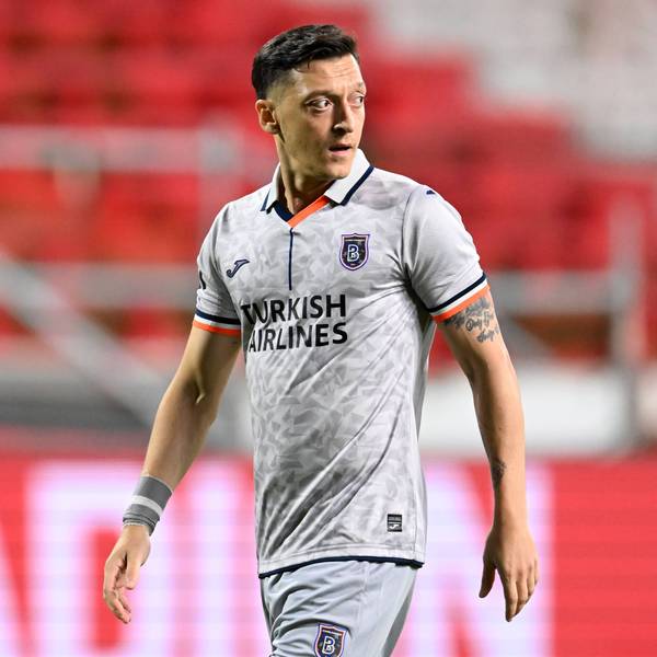 Schnürte zuletzt für den Istanbuler Klub Başakşehir seine Fußballschuhe, eher er mit dem Fitness-Sport begann: Mesut Özil.