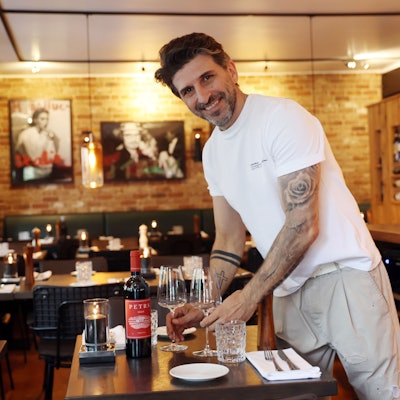 03.07.2024
Köln:
Ristorante Davide 
Henns Geschmackssache: Im „Davide“ fühlt sich Köln wirklich wie die nördlichste Stadt Italiens an
Schillingstraße 45 im Agnesviertel
Inhaber Davide Vicario
Foto: Martina Goyert