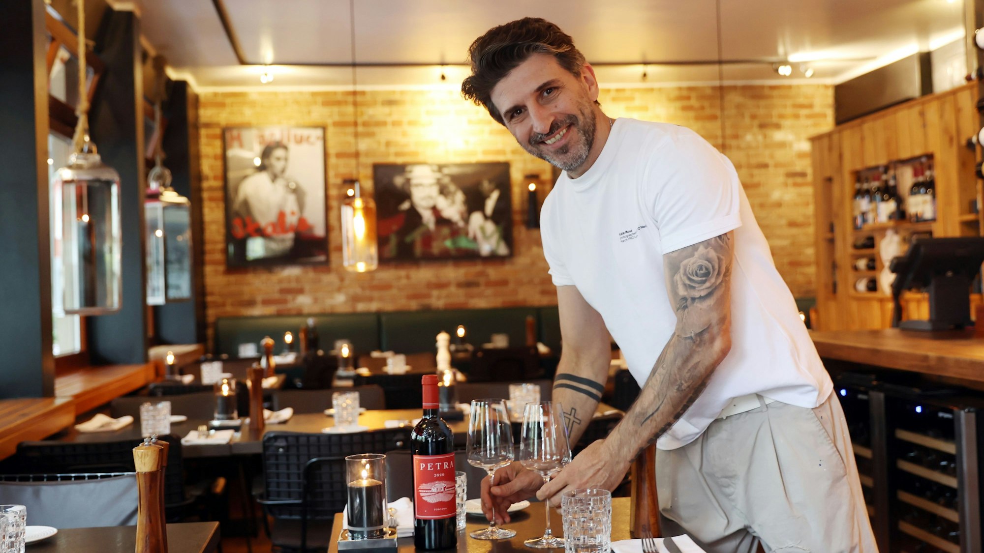 03.07.2024
Köln:
Ristorante Davide 
Henns Geschmackssache: Im „Davide“ fühlt sich Köln wirklich wie die nördlichste Stadt Italiens an
Schillingstraße 45 im Agnesviertel
Inhaber Davide Vicario
Foto: Martina Goyert