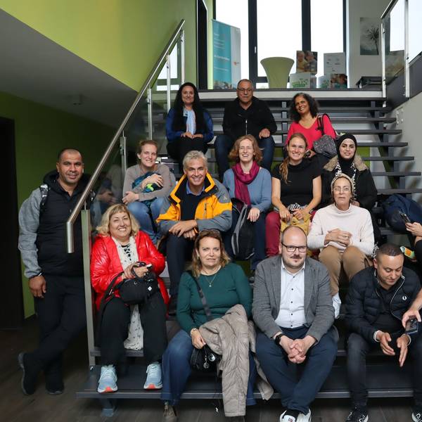 Gruppenfoto: Die Delegation aus Israel beim Besuch auf Metabolon.