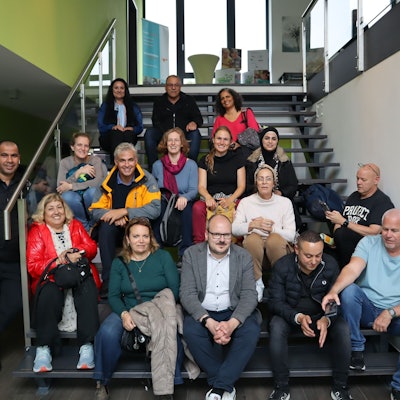 Gruppenfoto: Die Delegation aus Israel beim Besuch auf Metabolon.