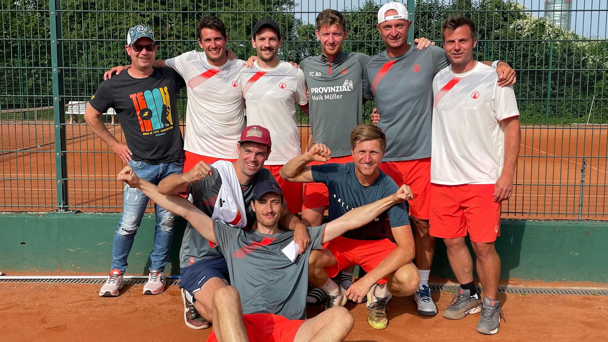 Foto einer Herren-Tennismannschaft