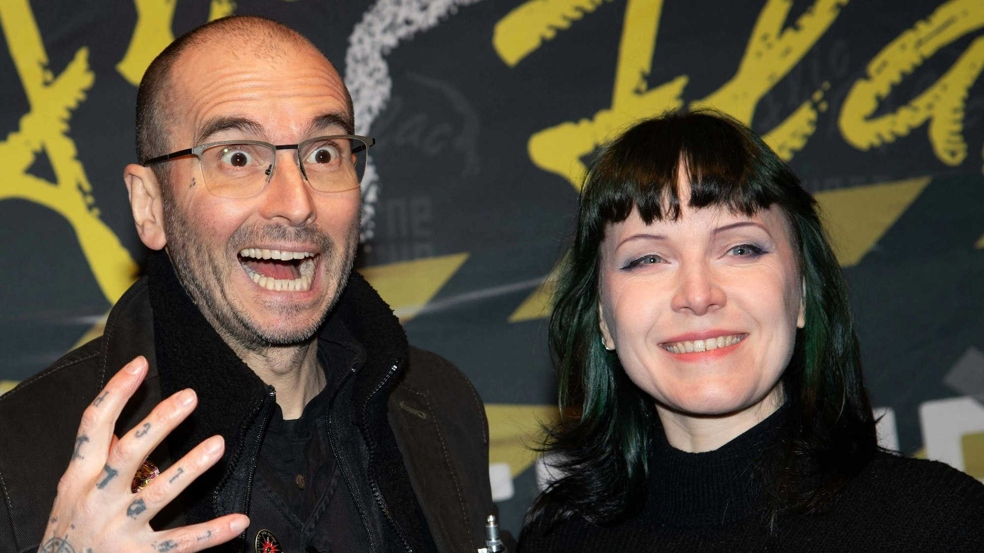 Mark Benecke mit seiner Ehefrau Ines auf dem roten Teppich.