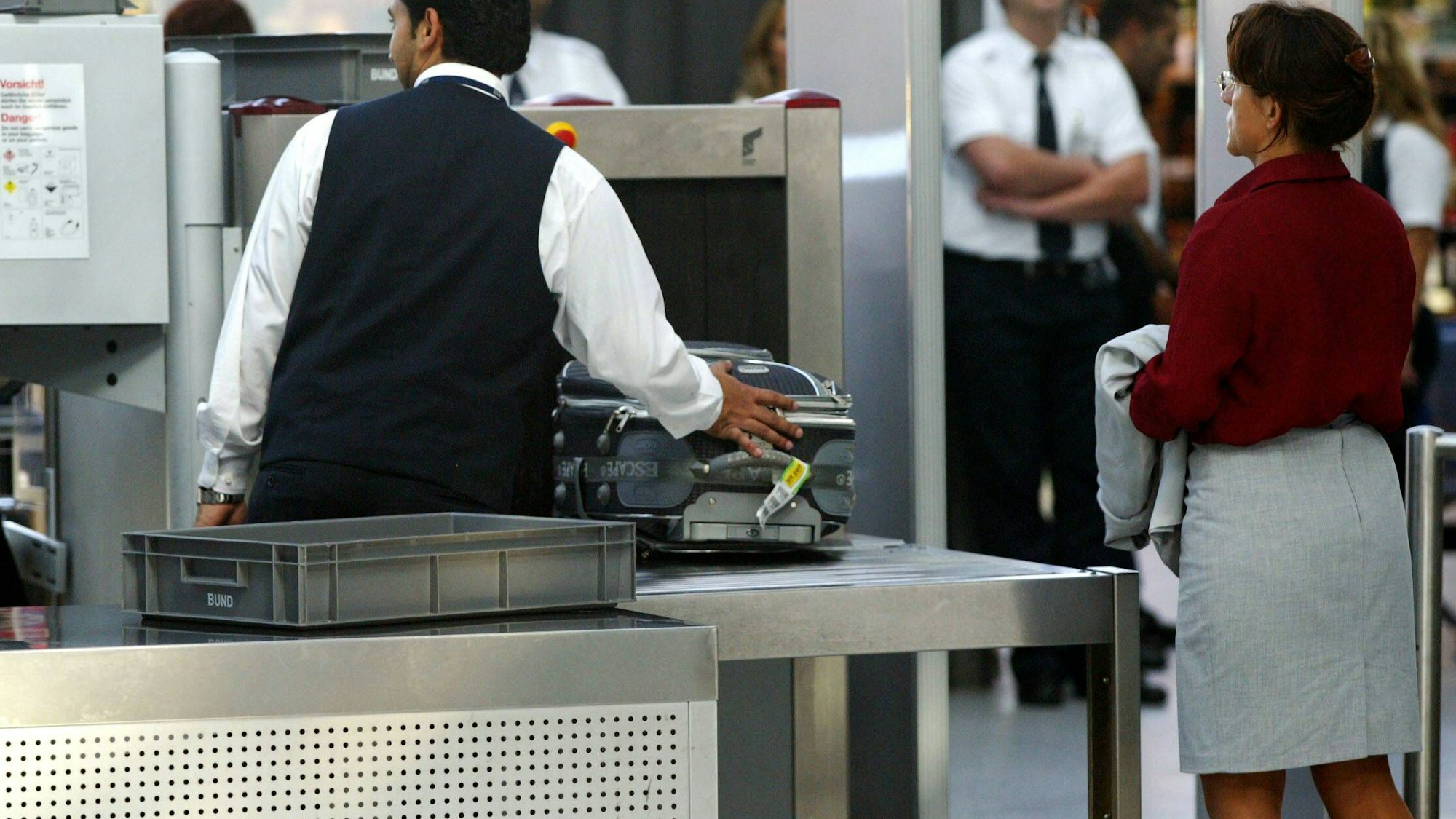Sicherheitskontrolle am Flughafen Köln/Bonn (Archiv)